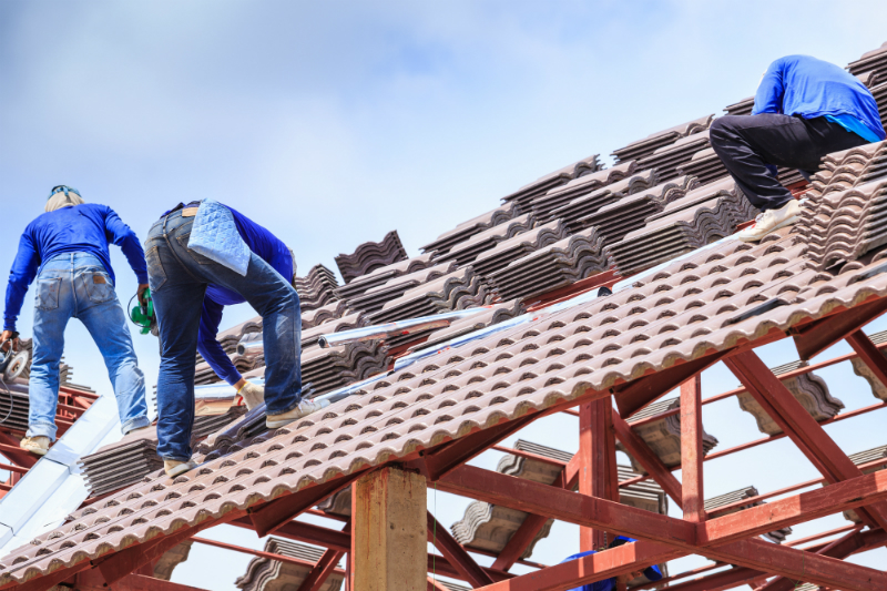 The Three Reasons Why You Need to Hire a Licensed Roofer for Your Job